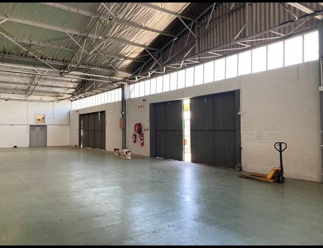2,056.30M² FACTORY RENTED IN LANSDOWNE